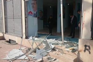 Ak Parti binasına bombalı saldırı!