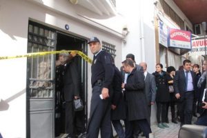 Bor&ccedil;ları avukatı intihara s&uuml;r&uuml;kledi
