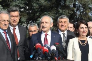 Kılı&ccedil;daroğlu gazetecilerin sorularını yanıtladı