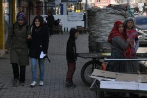 Akranları karne aldı onlar y&uuml;rek burktu