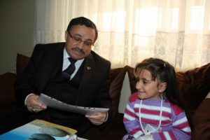 "Cam kız" da karnesini aldı