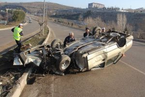 Takla atan ara&ccedil;tan sağ &ccedil;ıktılar
