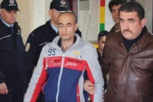 Kur'an-ı Kerim'i yakıp ayaklarının altında &ccedil;iğnediler