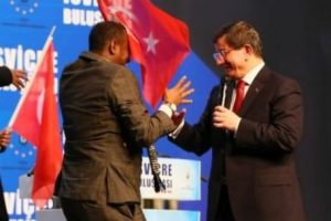 Davutoğlu'na Somalilerden jest