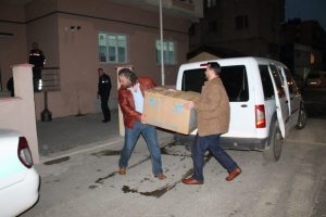 Bursa'da kargo kolisinden ka&ccedil;ak sigara &ccedil;ıktı!