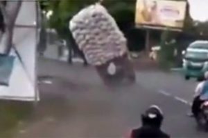 Fazla y&uuml;k candan ediyordu
