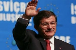 Davos'ta Davutoğlu r&uuml;zgarı esti