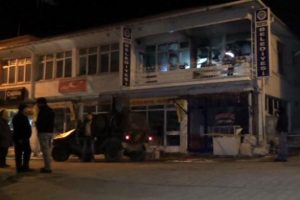 AK Parti binası, belediye ve iş yerlerine saldırı