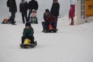 Karnesini alan kayak yapmaya koştu