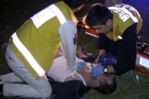 Direksiyon hakimiyetini kaybeden otomobil şarampole u&ccedil;tu