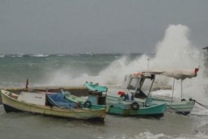 Kuzey Ege'de fırtına hayatı olumsuz etkiliyor