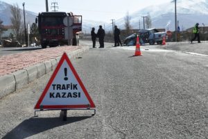 Aynı kavşak, yine kaza