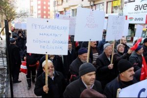 Saldırıya tepki i&ccedil;in y&uuml;r&uuml;d&uuml;ler