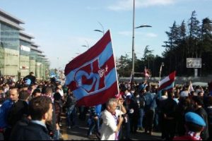 Trabzonspor taraftarı TFF binasına y&uuml;r&uuml;d&uuml;