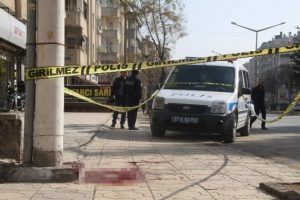 &Ouml;nce bı&ccedil;akladı sonra yoluna devam etti
