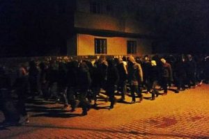 İlk kez silahlı y&uuml;r&uuml;y&uuml;ş yaptılar