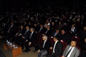 K&uuml;rt&ccedil;e şarkılar eşliğinde t&ouml;ren