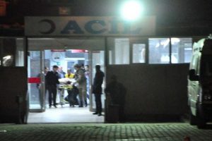 Gaz bombası elinde patlayan subay yaralandı