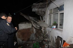 Balkon &uuml;zerine &ccedil;&ouml;kt&uuml;