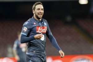 Napoli'yi Higuain sırtladı!