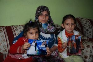 "Kızlarını seviyorsan gel" diye g&ouml;zyaşı d&ouml;kt&uuml;