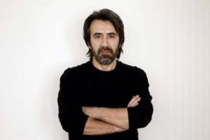 Zeki Demirkubuz j&uuml;ri koltuğunda