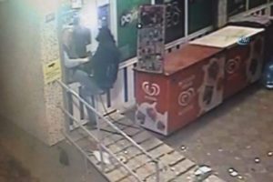 Silahlı soyguncu sert kayaya &ccedil;arptı