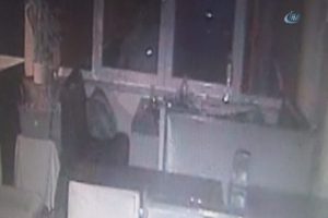 20 ayrı yeri soyan hırsızlar g&uuml;venlik kamerasında !
