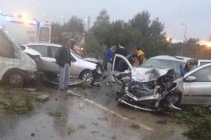 Yağmur zincirleme kazaya neden oldu: 1 &ouml;l&uuml; 8 yaralı