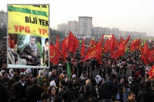Diyarbakır'da 20 bin kişi sokağa indi