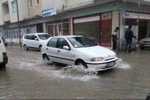 Muğla'da sağanak hayatı fel&ccedil; etti