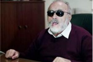 Yunanistan'ın g&ouml;rme engelli milletvekili Sağlık Bakanı oldu