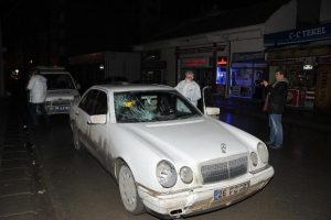 &Ccedil;arptığı şahsı tavanında g&ouml;t&uuml;rd&uuml;