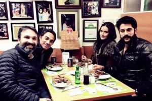 Burak &Ouml;z&ccedil;ivit sevgilisi ile İskender testi yaptı