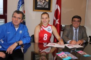 Cansu &Ouml;zbay Nil&uuml;fer Belediyespor'da