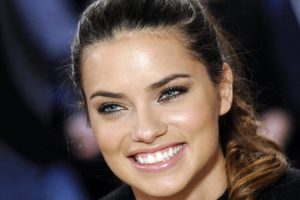 Adriana Lima İstanbul'a geliyor...