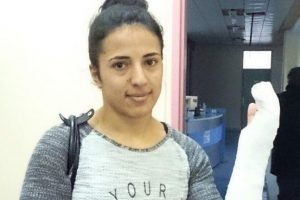 Ş&uuml;kran Bakacak kırık elle şampiyon oldu!