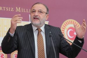 "Al bayrak edebiyatı yapıyor"