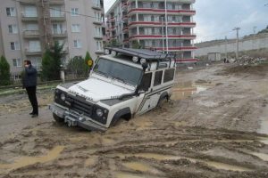 Kapatılmayan &ccedil;ukur ara&ccedil;ları yuttu