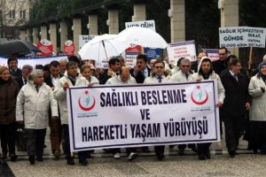 Bursalılar sağlıklı hayat i&ccedil;in y&uuml;r&uuml;d&uuml;
