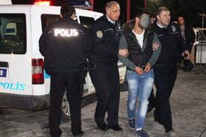 Annesini pompalı t&uuml;fekle &ouml;ld&uuml;rd&uuml;!
