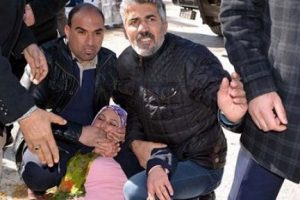 Başına darbe alan belediye başkan vekili bayıldı
