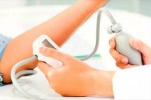 Y&uuml;ksek tansiyona implantla tedavi...