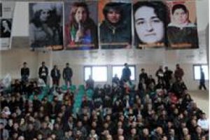 HDP kongresinde K&uuml;rt&ccedil;e marş &ccedil;alındı!