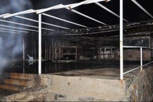 Yangın restoranı k&uuml;l etti