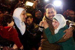 Rehin pilot &ouml;zg&uuml;rl&uuml;ğ&uuml;ne kavuştu