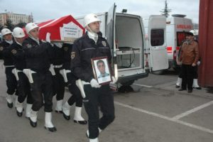 Gen&ccedil; polise veda