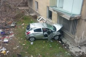Bayan s&uuml;r&uuml;c&uuml; boşluğa u&ccedil;tu