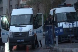 G&ouml;zaltındaki 20 polis adliyede