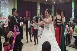 D&uuml;ğ&uuml;n sabahı eşini dolandırıp ka&ccedil;tı